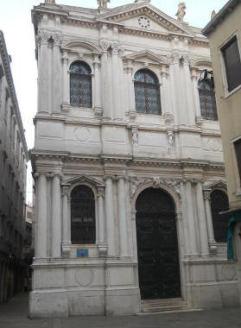 SCUOLA GRANDE DE SAN TEODORO La Scuola Grande de San Teodoro è una delle Scuole Grandi di Venezia; fu intitolata a San Teodoro, primo patrono della città fino all arrivo delle spoglie di San Marco da