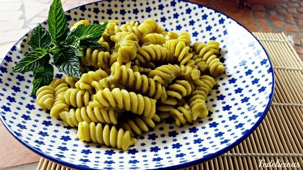 Fusilli in Crema di Piselli e Menta Bastano pochi semplici ingredienti del vostro orto per rendere un semplice piatto di pasta come i fusilli straordinario e delizioso.