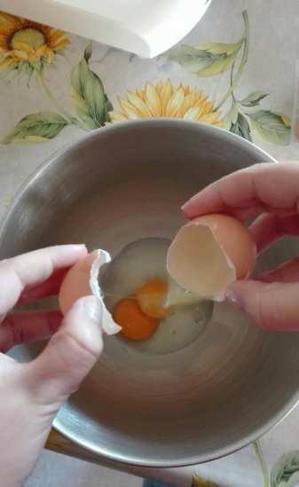 1) Porre le uova nel
