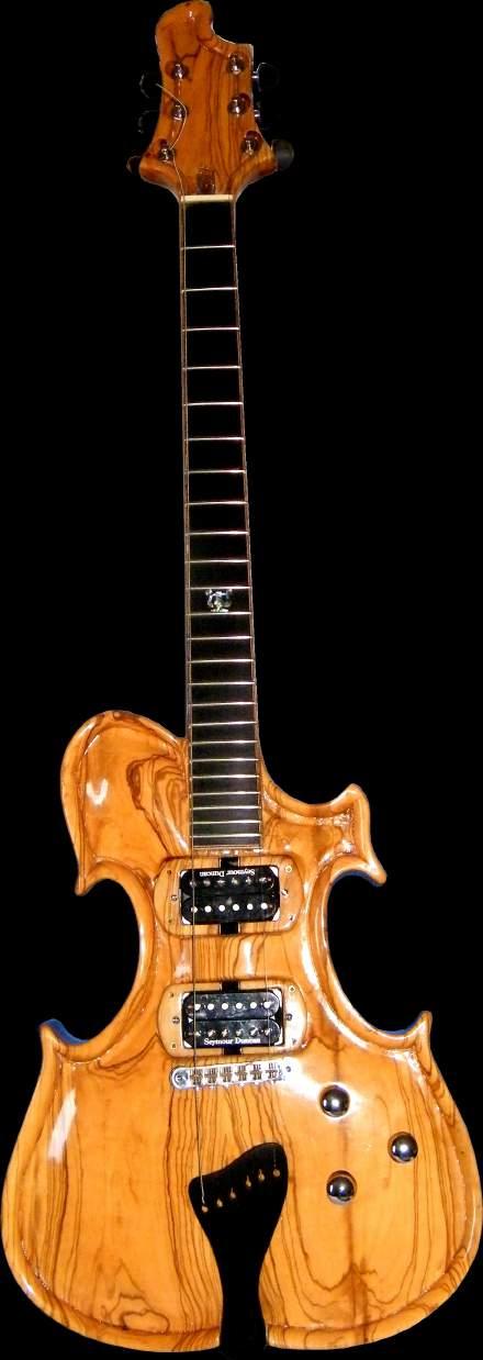 DAMARIS Chitarra Elettrica, Solid-Body Scelte pi ù conservative rendono il modello Damaris, una chitarra dall'impostazione più classica e tradizionale.