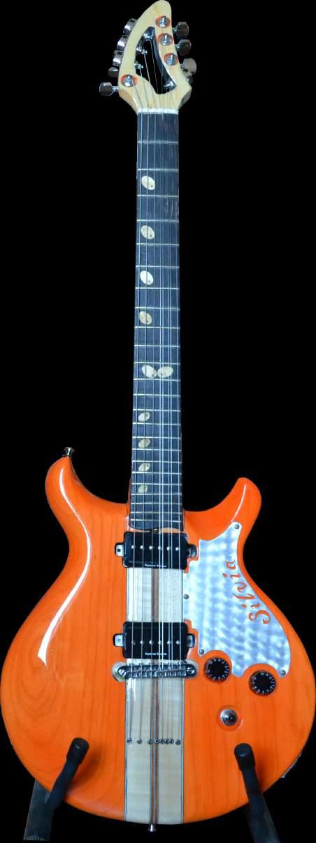 NAHARA Chitarra Elettrica Solid-Body, Neck-Through-Body, 8 Corde Nonostante la linea sobria e tutto sommato abbastanza classica per una chitarra elettrica, la Nahara è una chitarra speciale.