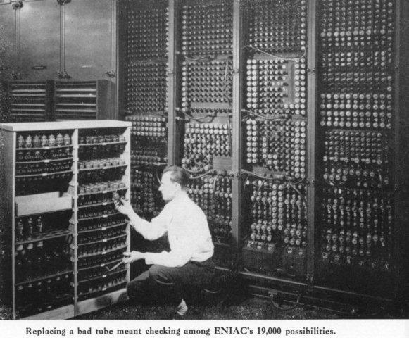 Un poco di Storia ENIAC (Electronic Numerical Integrator and Calculator) fu costruito all Università di