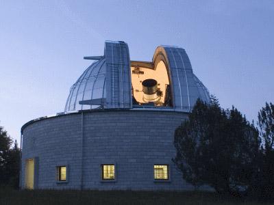 OSSERVATORI ASTRONOMICI Gli osservatori astronomici oltre ad essere dotati di cupole, spesso, sono corredati di sale e spazi adatti a conferenze e approfondimenti astronomici