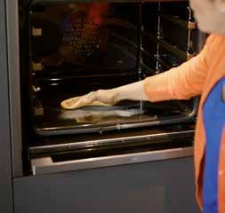 L autopulizia pirolitica è il sistema più semplice, veloce ed economico per una pulizia approfondita del forno, in modo completamente automatico.
