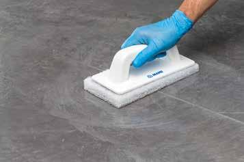 A differenza delle stuccature cementizie, la pulizia dei pavimenti e rivestimenti dopo la stuccatura con
