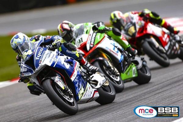 Il terzo round si è invece svolto a Oulton Park dal 29 Aprile al 1 Maggio ed ha visto salire sul gradino più alto del podio ancora Leon Haslam e la sua Kawasaki, che