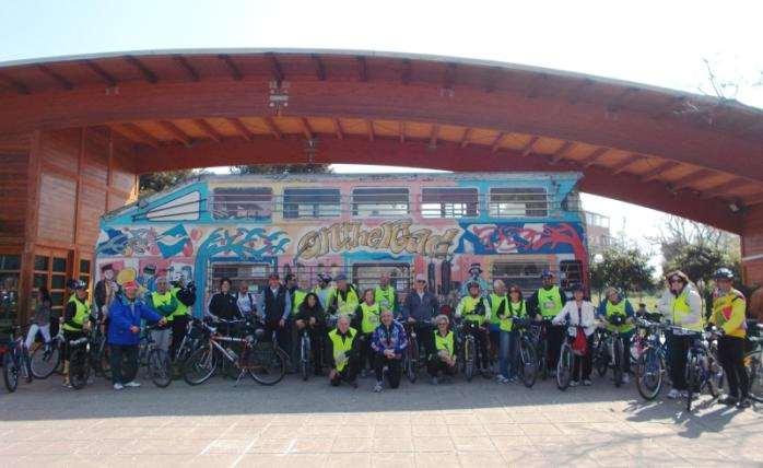 2014.03.16 Il Quarto Municipio Copertina della ciclo-passeggiata: foto di gruppo nel Parco Filippo Meda.
