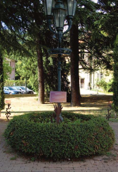 Memoria di ideali Cernobbio 33, 34, 35 - Luogo della Memoria Il Luogo della Memoria, nel giardino sul retro del Municipio di Cernobbio, è inaugurato il 4 novembre 2001, ispirato dalla legge che nel