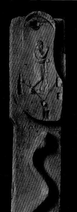 Fig.32 Stele con l immagine di un sandalo (da ELDERKIN 1941).