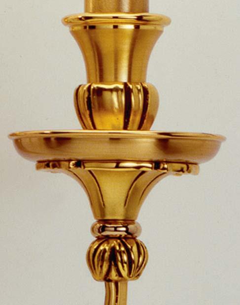 15 2. E 14 Mod. 1075/A Applique, stile 700 inglese, in ottone dorato in oro fino patinato antico con fusioni cesellate.