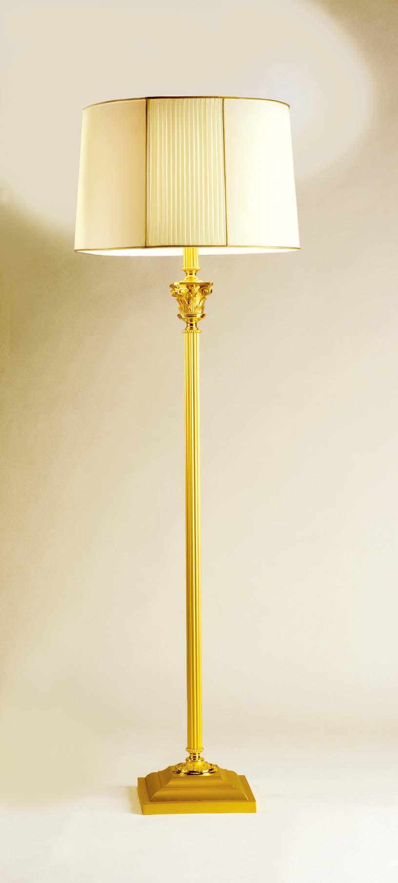 Floor lamp made of fine gold plated brass with crystal detail. It is equipped with upper halogen bulb and dimmer with independent lighting system. h. (height) cm.