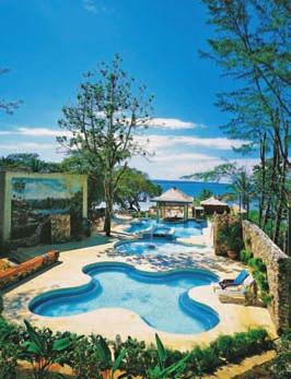 È il fascino di un soggiorno all Hedonism II, l albergo più vivace e trasgressivo di Jamaica, situato nella rinomata zona di e affacciato su un ampia spiaggia di sabbia bianca con un area