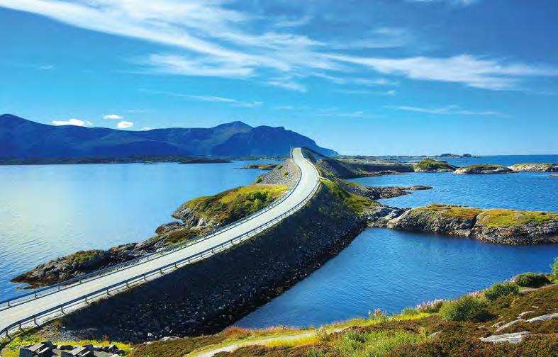 NEI DINTORNI DELL'AZIENDA OSKAR SYLTE L a città di Molde è situata sulla sponda settentrionale del Romsdalsfjord, un fiordo bagnato dal mare di Norvegia, e gode di un bel panorama sui picchi della