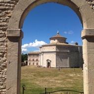 Pomeriggio: partenza per Campobonomo (prov. Macerata) per cena e pernottamento Dormiremo per tre notti presso l agriturismo Le Casette di Campobonomo.