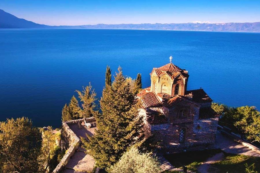 Una meta per i viaggiatori più curiosi, alla scoperta dell'immenso patrimonio culturale e religioso dei Balcani, con i monasteri e le moschee a