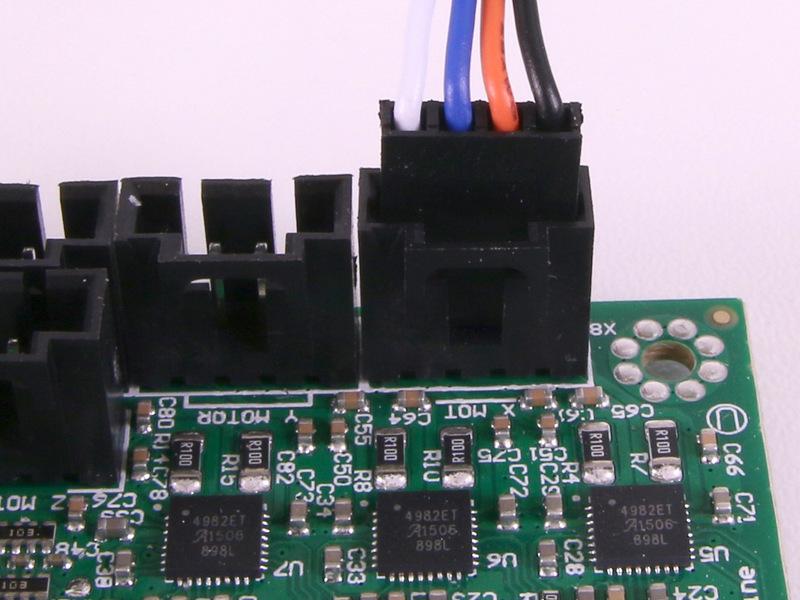 Step 8 Connessione elettronica - parte 1 Finecorsa asse X Finecorsa asse Y Finecorsa asse Z Motore asse X Motore asse Y Motori asse Z (L'ordine dei motori Z non importa) Cavi principali basso