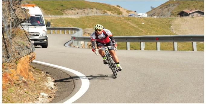 Radmarathon, la più dura e massacrante granfondo ciclistica delle Alpi con i suoi 238 Km, 4 passi (Kuhtai 2020 m, Innsbruck-Brennero 1337, Passo Giovo 2020, Passo Rombo 2509) e con i suoi 5500 metri