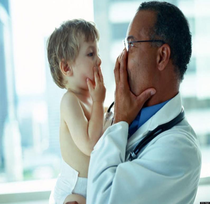 Il ruolo chiave del pediatra Rapporto con il bambino Rapporto con i genitori Collegamento con gli altri servizi del SSN (punto nascita,