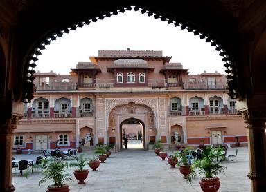 8 giorno 31 ottobre Jodhpur/Jaisalmer Pensione completa. In mattinata, visita della città di Jodhpur, un tempo capitale del Regno di Marwar.