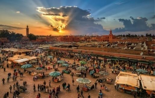 Bahia e l'esterno della Koutoubia, il minareto simbolo della città accessibile ai soli musulmani.