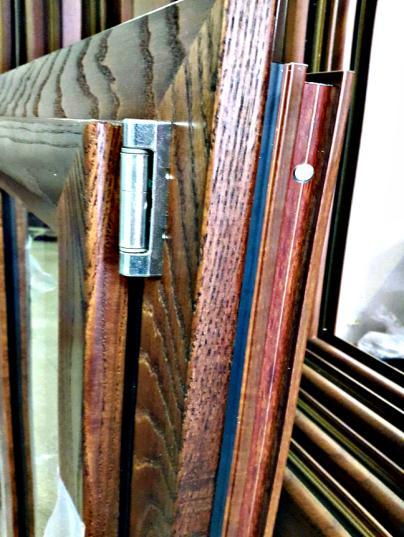 INFISSI LEGNO ALLUMINIO Vasta gamma di tonalità di legno massello, combinabili con ogni tipo di arredamento Accessori in alluminio a camera europea, ottonati di prima qualità, garantiscono una