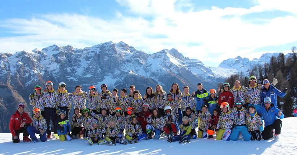Cos'è lo Ski Team Lo Ski Team Val di Sole è una società basata sull' agonismo pertanto l'impegno e la costanza sono all' ordine del giorno.