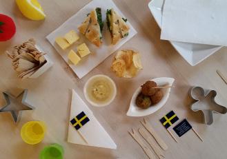 Per gli adulti Puoi scegliere di dedicare uno sfizioso aperitivo svedese agli adulti presenti alla festa di compleanno del tuo bambino.