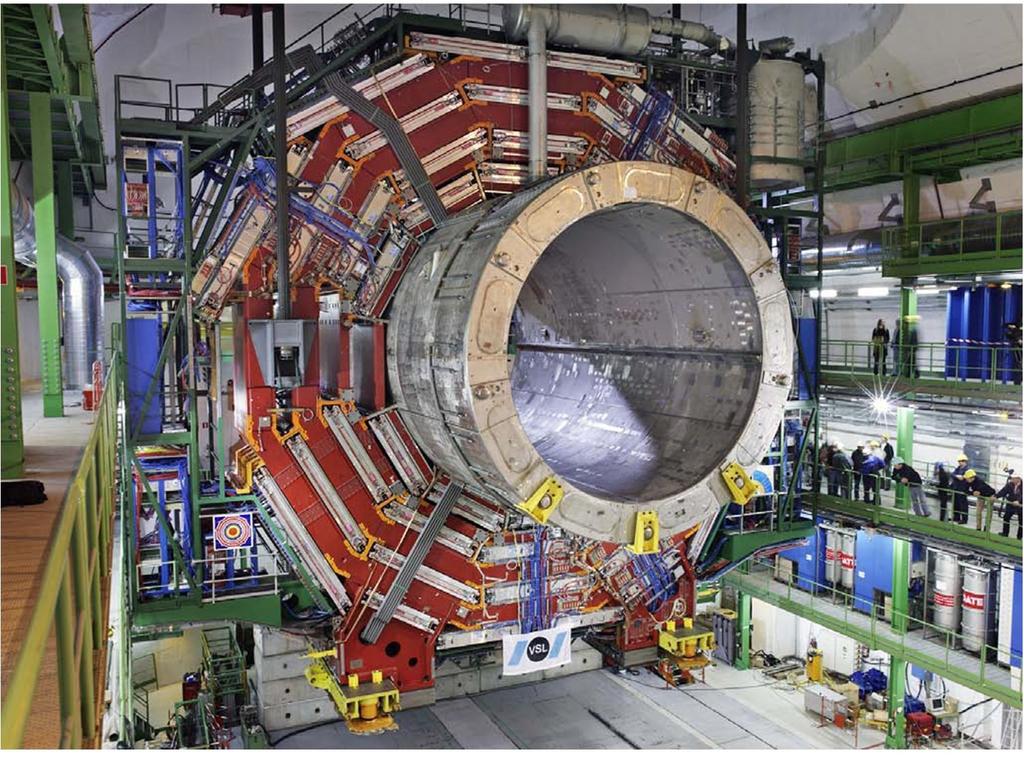 L apparato misura complessivamente 20 metri di lunghezza e 16 di altezza e larghezza Esso è costituito principalmente da un magnete