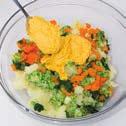 romatizzare con un cucchiaio colmo di curcuma NNML. 6 Mescolare e unire la battuta alle verdure tiepide.