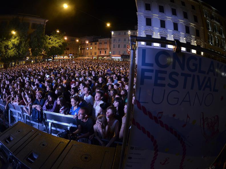 5 LongLake Festival Lugano: Il longlake festival esiste già 2001. È sempre stato in Ticino a Lugano. Tanti concerti sono gratis. Quest`anno sarà dal 28.6 al 1.8.2017.