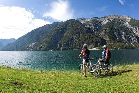 Dalla valle dell'adige fino al lago di Garda ci sarà solo lunga salita da superare. Rimane il tempo per rilassarsi o da dedicare alla cultura lungo il percorso. Adatto ai bambini dai 14 anni in su.