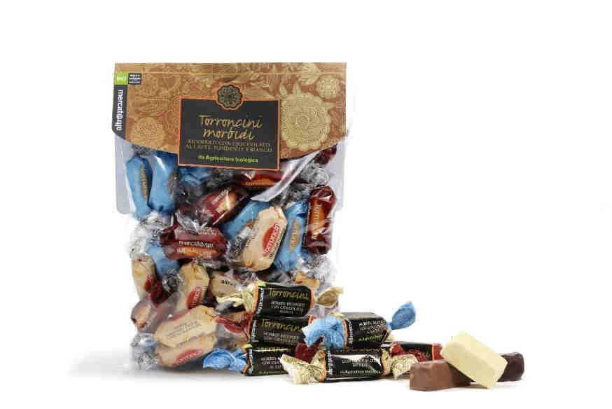 Torroncini morbidi assortiti - Bio ricoperti con cioccolato al latte, fondente e bianco Codice: 369 Peso: 500 g Prezzo consigliato al pubblico (IVA 10% inclusa) Minimo: 13,40 Massimo: 16,10