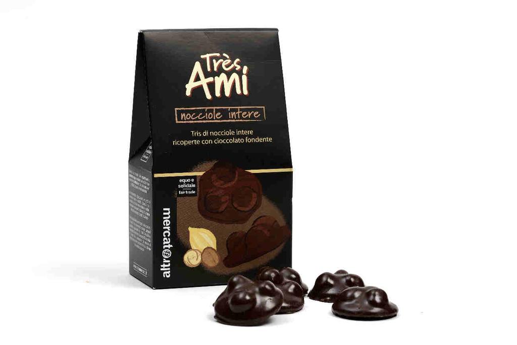 Très Amì alle nocciole tris di nocciole intere ricoperte di cioccolato fondente Codice: 489 Peso: 135 g Prezzo consigliato al pubblico (IVA 10% inclusa) Minimo: 4,20 Massimo: 5,05 Confezione: 14 pz