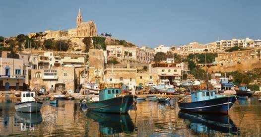 Al mattino partenza in pullman per il molo di Marfa, e poi traversata di 40 minuti con sbarco a Mgarr, porto principale di Gozo.