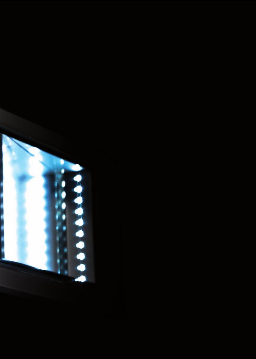 Design Tech LED Minimalismo e versatilità incasso, parete per molteplici applicazioni Abbiamo pensato ad un design così minimalista e versatile da rendere l'illuminazione di emergenza installabile in