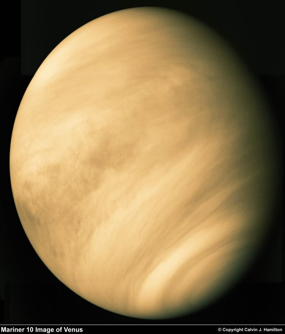 In effetti Venere ha l'atmosfera più densa tra tutti i pianeti terrestri; la notevole percentuale di biossido di carbonio è dovuta al fatto che Venere non ha un ciclo del carbonio per incorporare