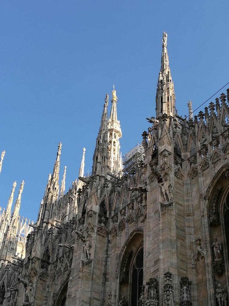 cattedrale, nata dalla volontà di diffondere gli straordinari tesori di storia, arte e fede del Duomo di Milano attraverso il restauro delle sue 135 meravigliose