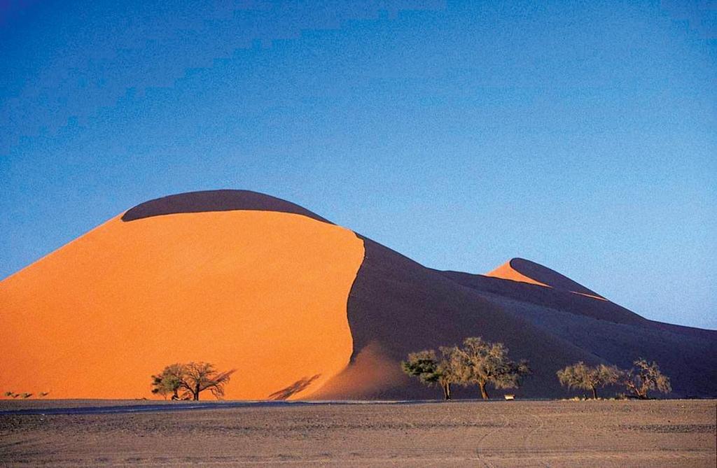 OSSERVANDO LA NAMIBIA NAMIBIA Località Windhoek, Kalahari, Namib Desert, Damaraland, Parco Etosha,