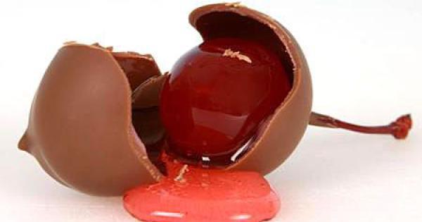 C2 18,00 al kg Cioccolatini al liquore I cioccolatini al liquore sono fondenti e