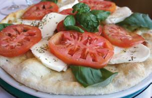 Margherita (pomodoro, mozzarella)... 5,50 (tomato, mozzarella) Napoletana (pomodoro, mozzarella, acciughe).