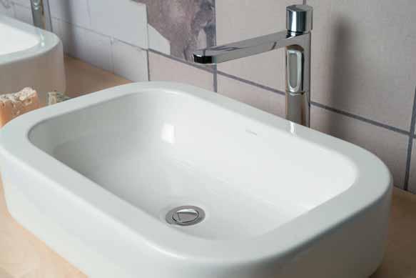 01. 02. Lavabo sospeso cm 60 cod. GLZ 260, vaso e bidet terra cod.