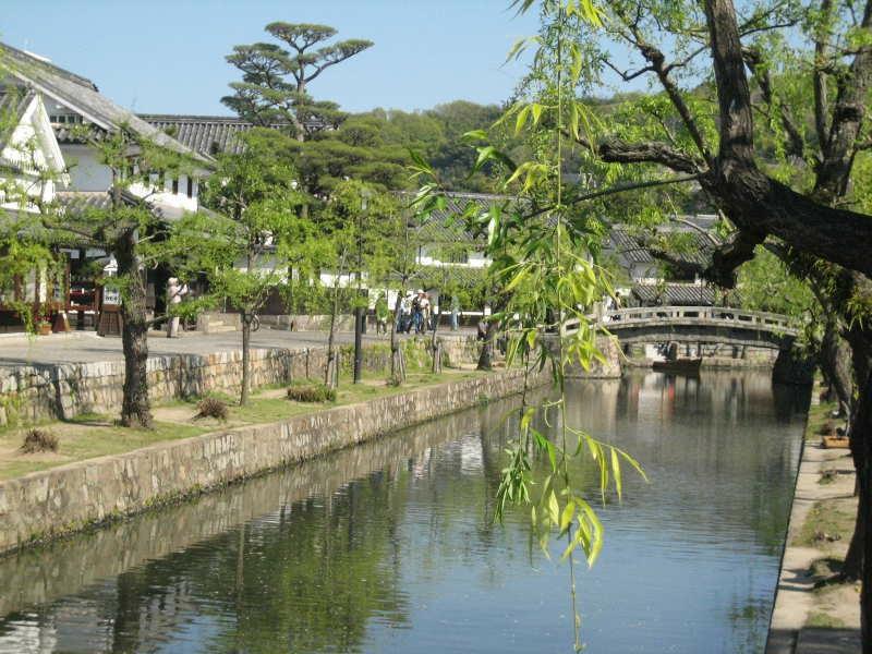 Solitamente, chi visita Miyajima in giornata da Hiroshima si limita ad uno sguardo frettoloso al santuario ed alle vie commerciali, ma l isola cela un tesoro nascosto che solo chi ha più tempo può