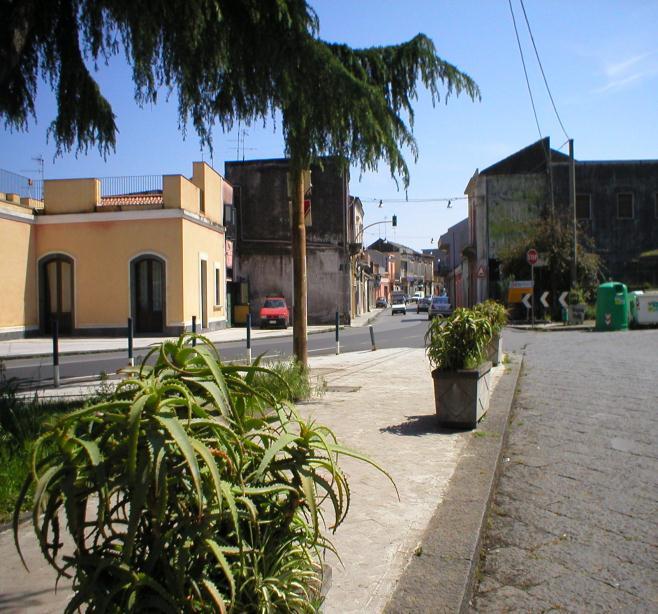 MANGANO: AI CONFINI DELL ACESE Mangano, appartenente al comune di Acireale, in provincia di Catania, è una frazione posta tra Guardia e S.