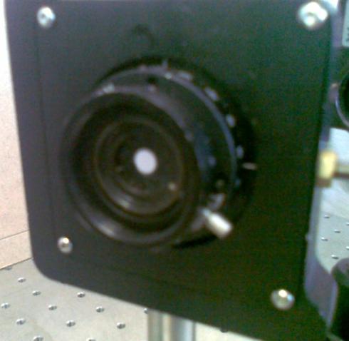 Al fine di ottimizzare le misurazioni ed aumentare l efficienza del fotodiodo sono stati inseriti dopo il modulatore un secondo polarizzatore [4] e una lente convergente