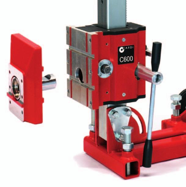 aperture per tubazioni di scarico e tombini; campionamento di carote per test e verifiche a profondità molto elevata; CARATTERISTICHE Motore trifase 380/400V- 50 hz raffreddato ad acqua: - progettato