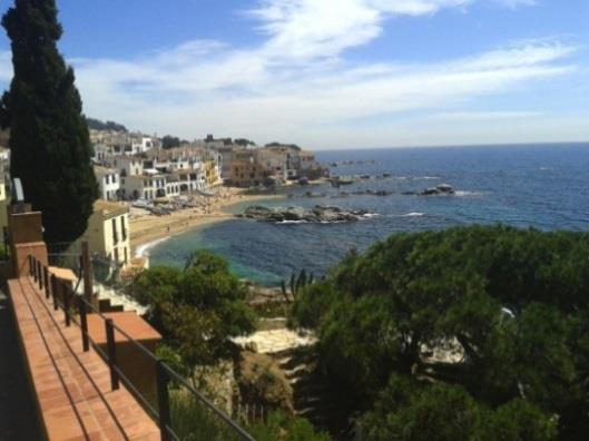 Arrivati a Girona da visitare assolutamente il centro storico, la cattedrale e il magnifico quartiere ebraico. Da segnalare anche la grande ricchezza di musei che si possono visitare.