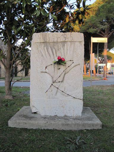 Monumento alla memoria di undici internati militari italiani caduti in prigionia, situato a Ghezzano, nei pressi di Pisa.