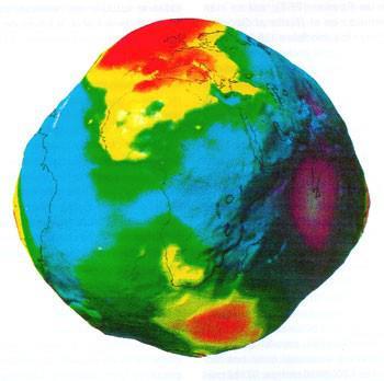 4 Le coordinate cartografiche Poiché la superficie terrestre non si può disegnare in piano, ogni carta geografica è il risultato di un adattamento di tipo geometrico.