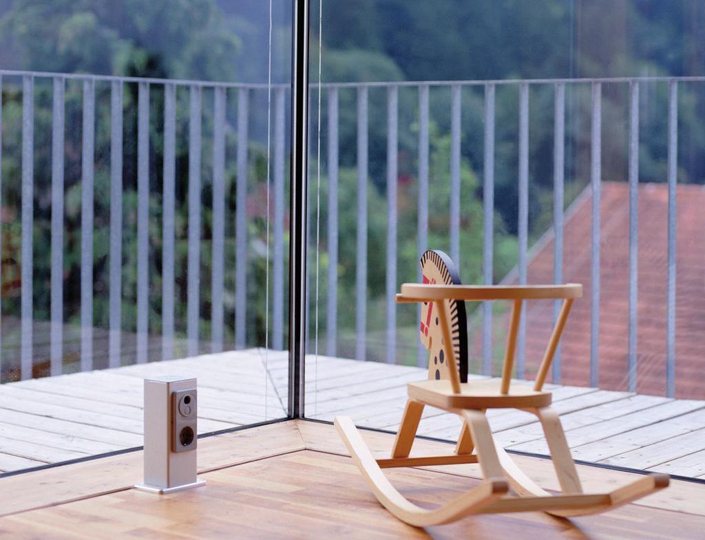 4 Sistemi di finestre incollate La Direct Glazing ovvero l incollaggio dell unità vetrata isolante nel battente della finestra di legno, PVC o alluminio è ormai una delle migliori tecniche