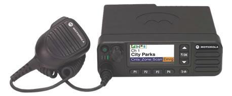 N.8 RADIO VEICOLARI DIGITALI CON GPS Motorola DM4601 La soluzione più evoluta con display a colori e tastiera a menu della linea MOTOTRBO.